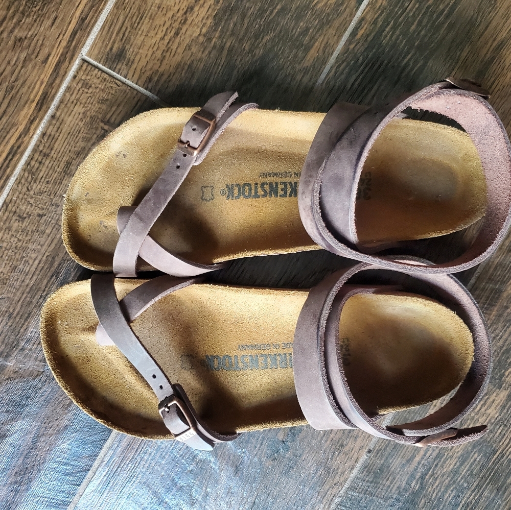 Excellent condition Yara Birkenstock sandal